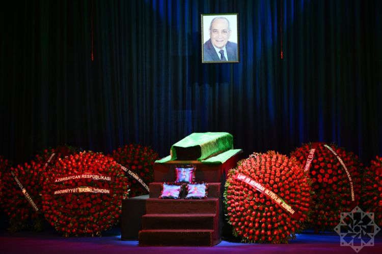 Xalq artisti Rasim Balayev son mənzilə yola salınıb<font color=red> - VİDEO</font>