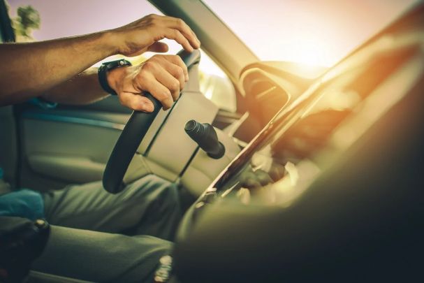 Azərbaycanda sifarişli daşımalara buraxılış vəsiqəsi almaq üçün tələblər sərtləşib