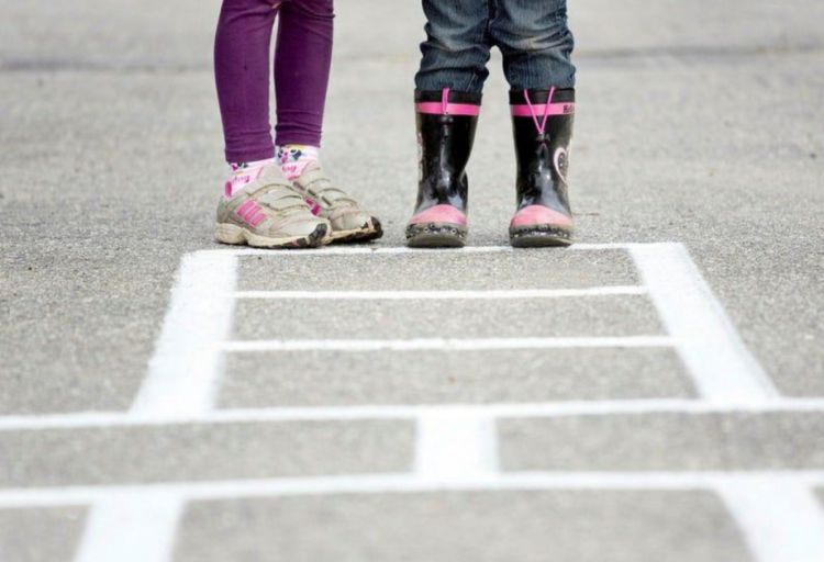 İsveçdə uşaqlara qarşı sərt davranan müəllim hakim qarşısına çıxarılıb