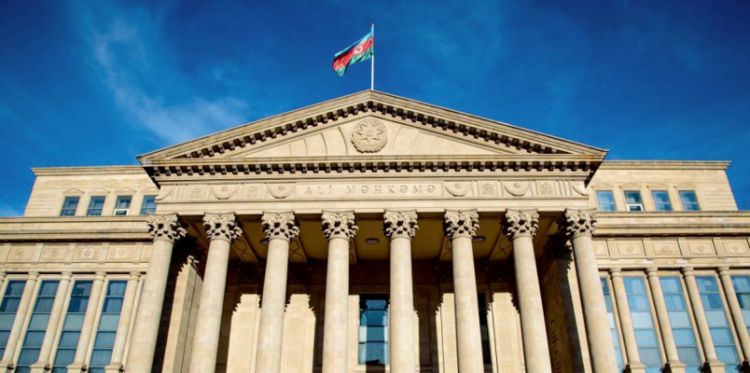 Ali Məhkəmə borc münasibətlərinə daxil olarkən nələrə diqqət edilməli olduğunu açıqlayıb