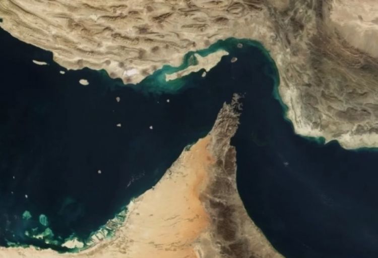 Media: Yaxın Şərqdə Hörmüz boğazından yan keçəcək boru kəmərlərinin tikintisi müzakirə edilir