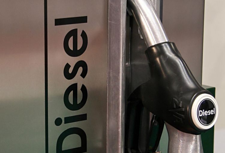 Slovakiya xarici qeydiyyatlı avtomobillər üçün dizel yanacağının qiymətini qaldırıb