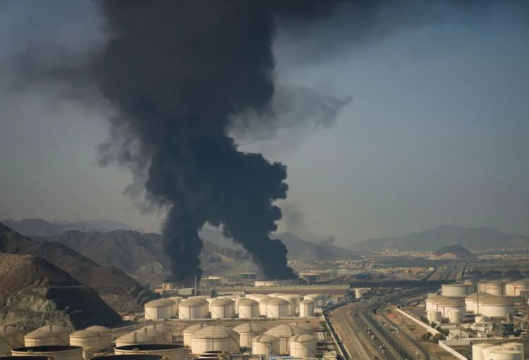 İran Küveytin neft zavoduna dronlarla hücum edib