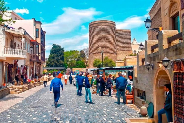 Azərbaycana turist axını cüzi azalıb