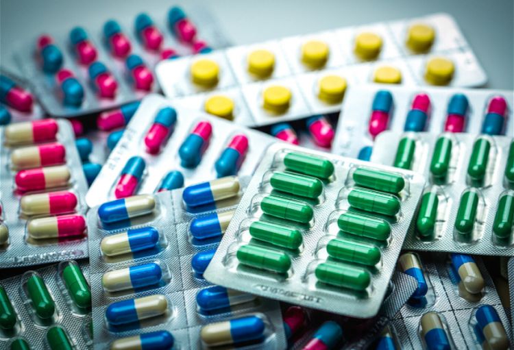 Tramp idxal olunan dərmanlara 100 faizlik rüsum tətbiq edəcəyini açıqlayıb