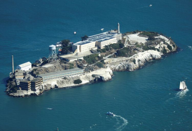Tramp Alkatrazın bərpası üçün Konqresdən 152 milyon dollar istəyir