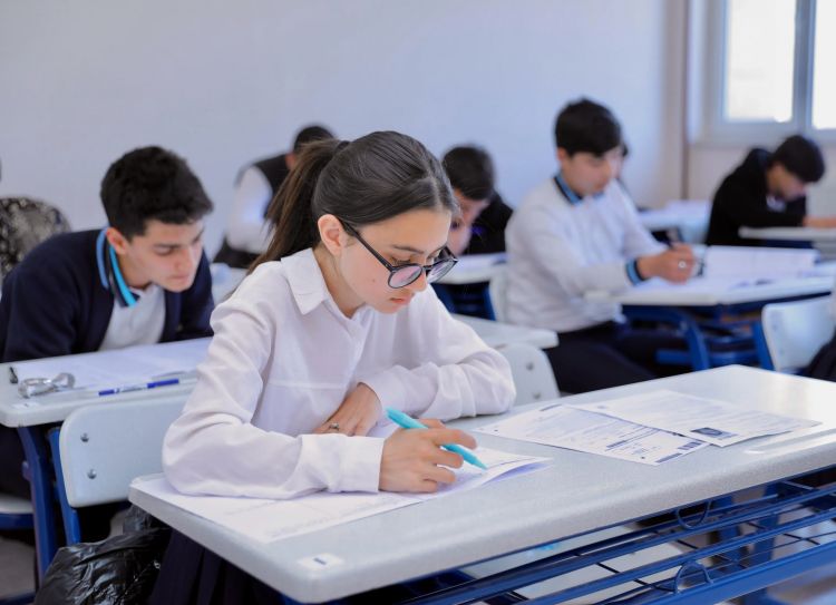 Bu gün 50 minə yaxın şagird buraxılış imtahanı verəcək