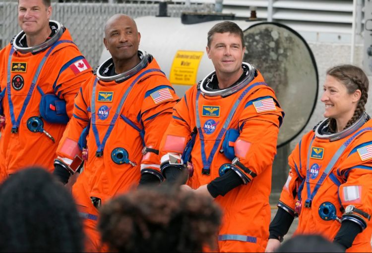 NASA astronavtları Yer kürəsindən 406 min 773 kilometr uzağa uçacaqlar