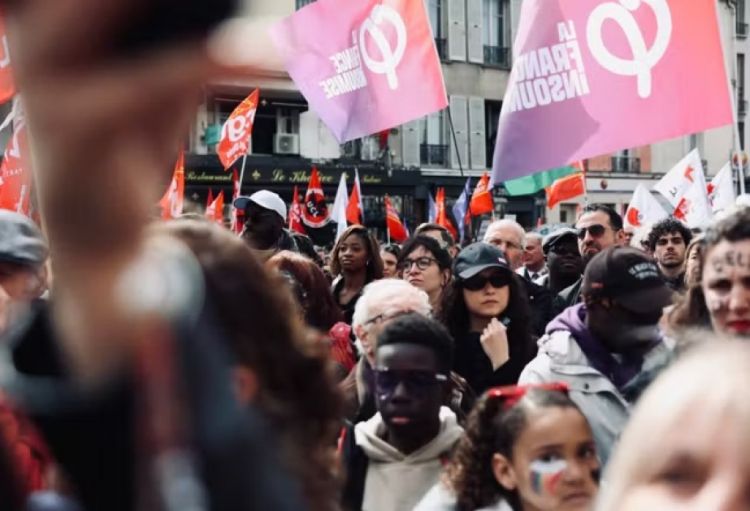 Paris ətrafında minlərlə sakin irqi ayrı-seçkiliyə qarşı etiraz aksiyasına çıxıb