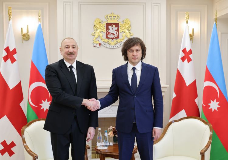 Prezident İlham Əliyevin Gürcüstanın Baş naziri İrakli Kobaxidze ilə təkbətək görüşü olub<font color=red> - FOTOLAR</font>