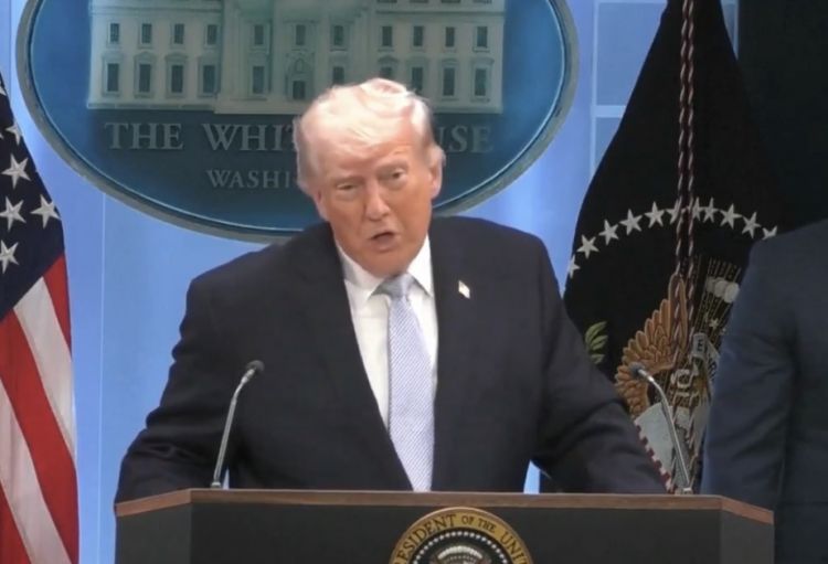 Tramp İranda təyyarəçilərin xilas edilməsi əməliyyatının detallarını açıqlayıb