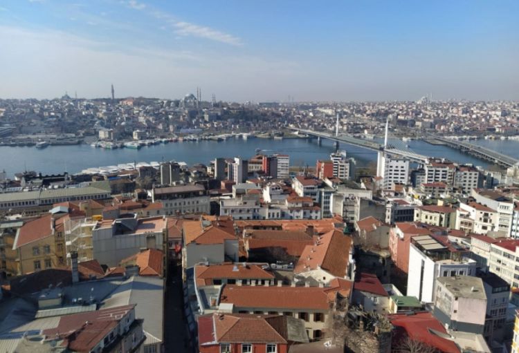 İsrailin İstanbuldakı Baş konsulluğunun qarşısında silahlı insident baş verib