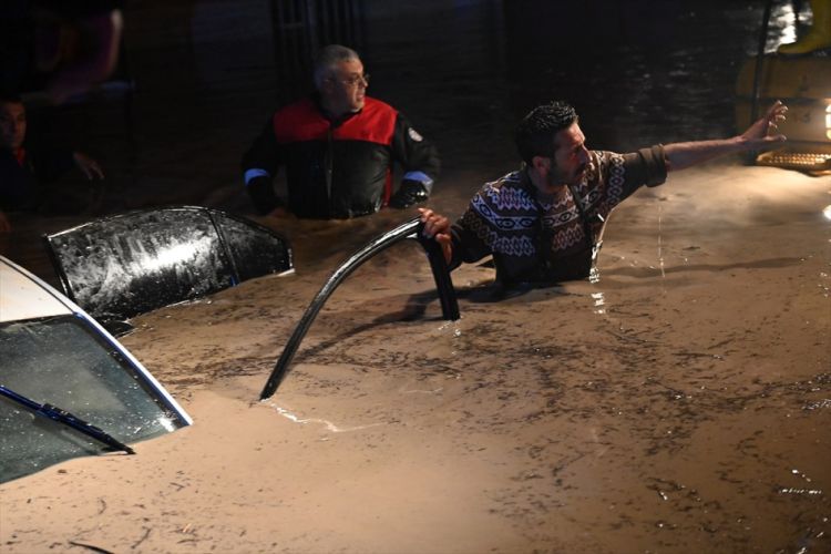 Türkiyədə sel 2 nəfərin ölümünə səbəb olub<font color=red> - FOTOLAR</font>