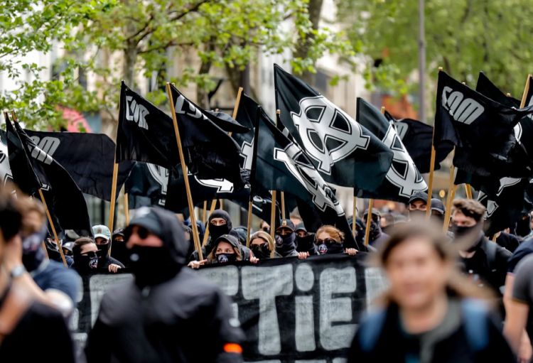 Fransada məscidləri hədəf seçən qrupun işi məhkəməyə göndərilib