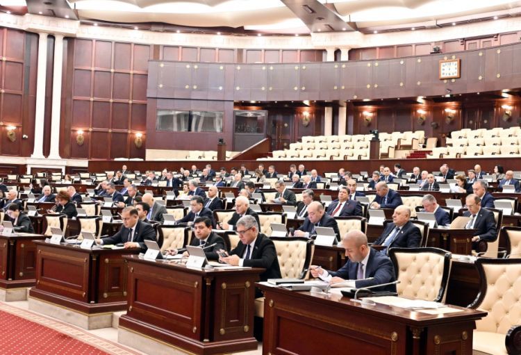 Kişi və qadınlara bərabər dəyərli əməyə görə bərabər əməkhaqqı verilməsi təmin olunacaq