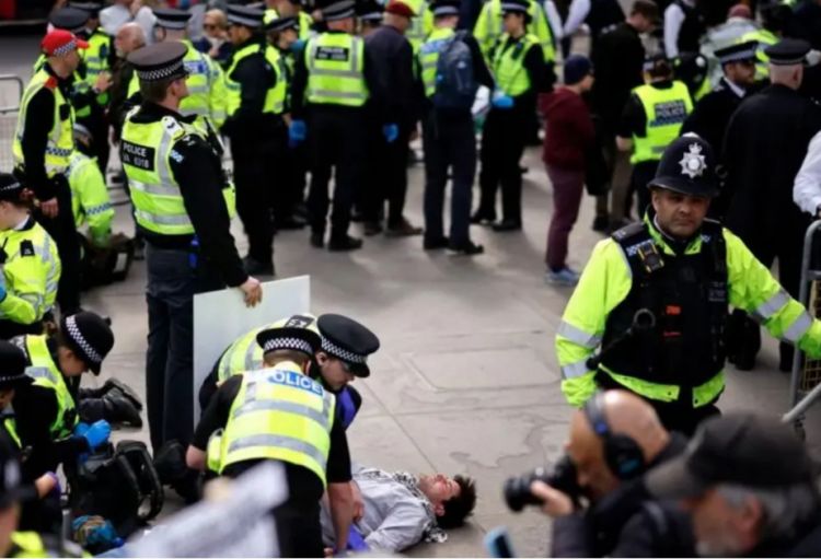 Londonda etiraz aksiyasında 500-dən çox şəxs saxlanılıb