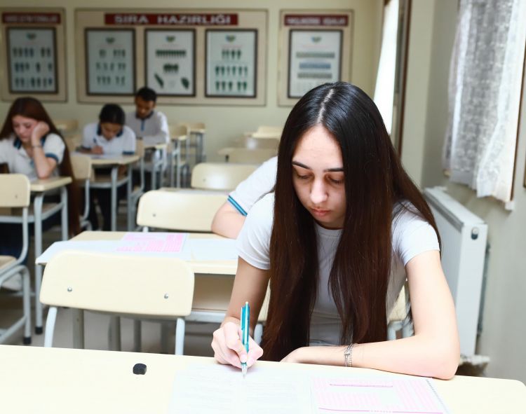 Naxçıvanda XI siniflər üçün tədris ilinin dördüncü buraxılış qiymətləndirmə monitorinqi keçirilib<font color=red> - FOTOLAR</font>