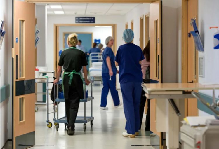 Böyük Britaniyada səhiyyə sisteminin inkişaf etmiş digər ölkələrdən geri qaldığı açıqlanıb