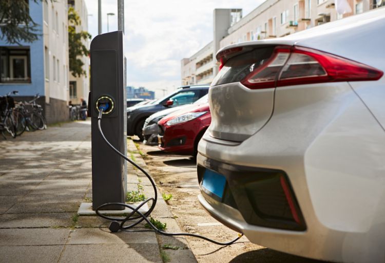 Avropada elektromobillərin satışı rekord göstəriciyə çatıb