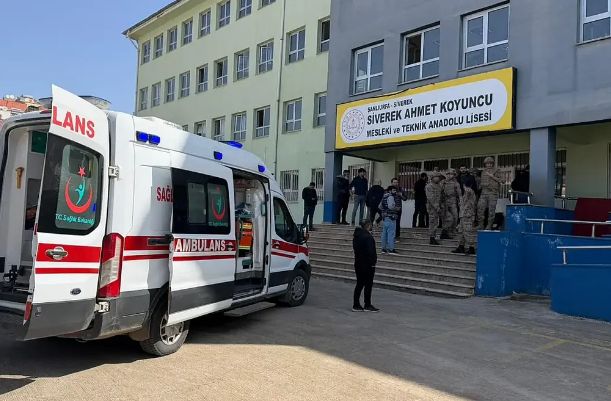 Türkiyədə məktəbə silahlı hücum olub, 7 şagird yaralanıb, girov götürülənlər var