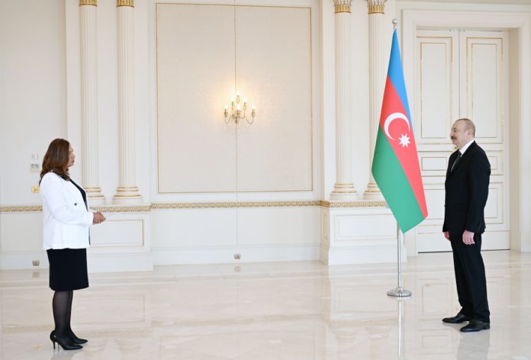 Prezident İlham Əliyev Kolumbiyanın Azərbaycanda yeni təyin olunmuş səfirini qəbul edib <font color='red'> - YENİLƏNİB</font><font color=red> - FOTOLAR</font>