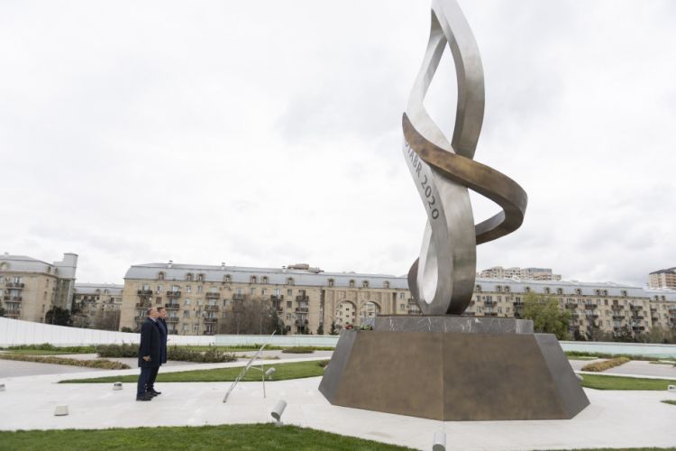 Azərbaycan-Latviya hökumətlərarası komissiyasının üzvləri Fəxri və Şəhidlər xiyabanlarını, Zəfər parkını ziyarət ediblər<font color=red> - FOTOLAR</font>