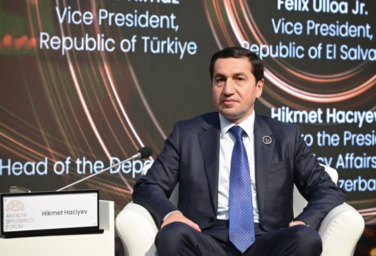 Hikmət Hacıyev: Azərbaycanın təşəbbüsü ilə həyata keçirilən enerji layihələri qlobal enerji təhlükəsizliyinə xidmət edir