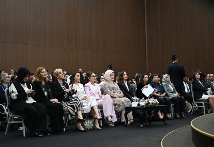Azərbaycanın birinci xanımı Mehriban Əliyeva Antalyada “Fələstində sülh naminə birləşərək: Təhsil sisteminin məhv edilməsi ilə mübarizə və gələcəyin qorunması” adlı paneldə iştirak edib<font color=red> - FOTOLAR</font>
