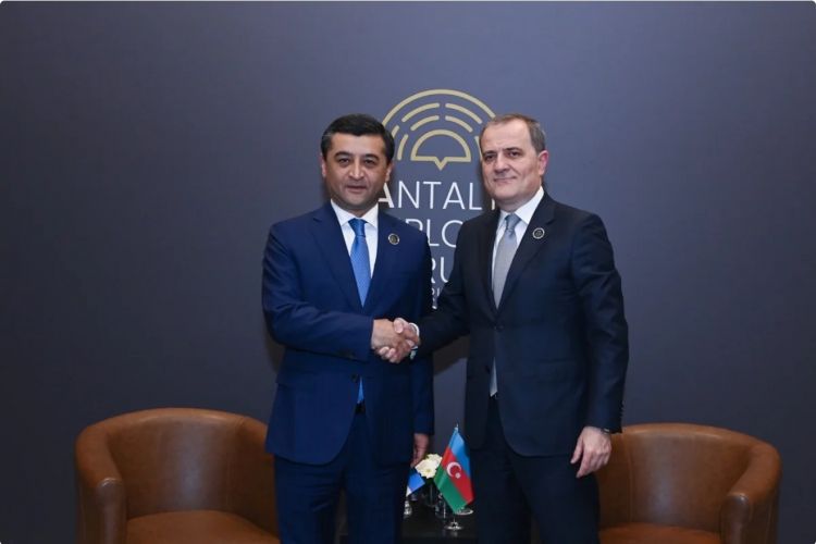 Ceyhun Bayramov və Bəxtiyor Saidov Yaxın Şərqdəki vəziyyəti müzakirə ediblər