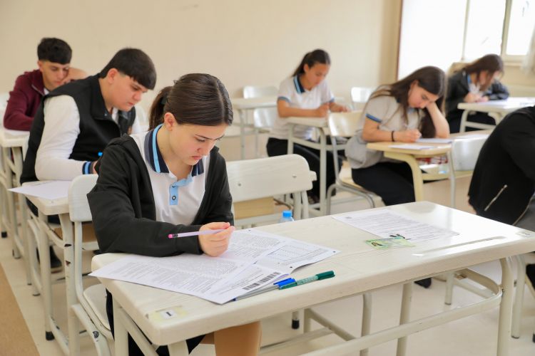 Naxçıvanda tam (11 illik) orta təhsil səviyyəsi üzrə buraxılış imtahanı keçirilib