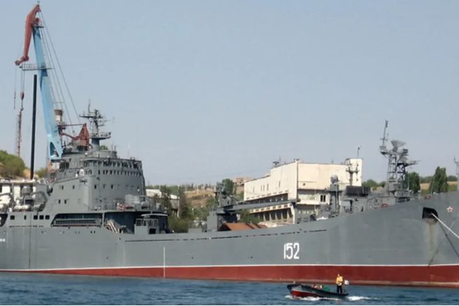 Ukrayna ordusu Rusiyanın 150 milyon dollarlıq iki desant gəmisini vurub