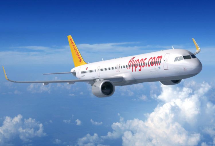 Sankt-Peterburqdan havaya qalxan təyyarə Buxarestdə məcburi eniş edib