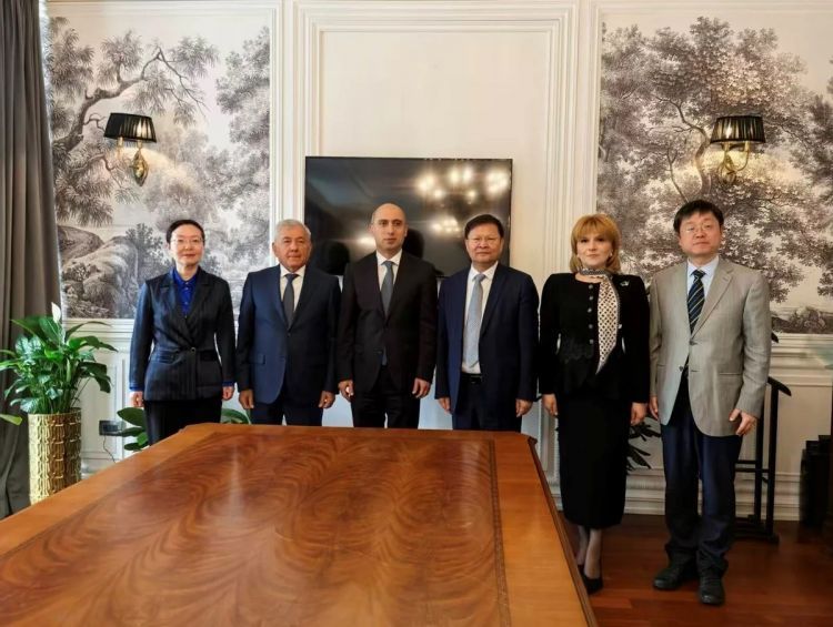 Azərbaycan və Çin arasında ikili diplom proqramları müzakirə olunub