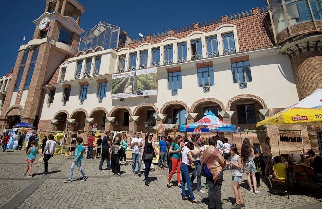 Gürcüstanın birinci rübdə azərbaycanlı turistlərdən gəlirləri 48 milyon dolları ötüb