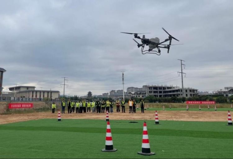 Çin uçuş zamanı dronları enerji ilə təmin edən mikrodalğalı şüa texnologiyasını nümayiş etdirib