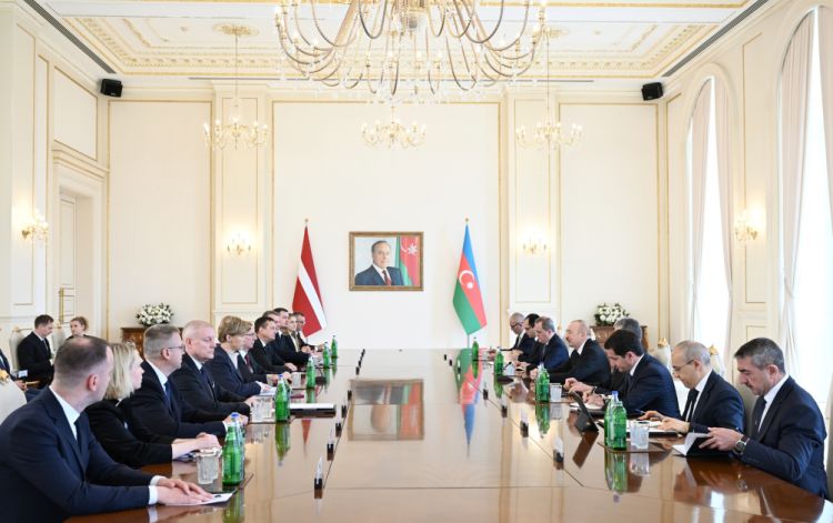 Azərbaycan və Latviya prezidentlərinin geniş tərkibdə görüşü keçirilib<font color='red'> - YENİLƏNİB</font><font color=red> - FOTOLAR</font>