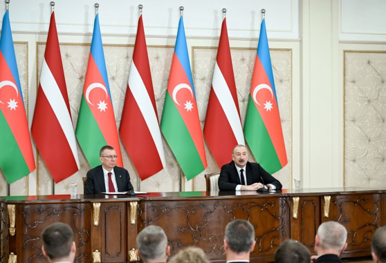 Prezident İlham Əliyev latviyalı həmkarını Azərbaycan-Ermənistan sülh prosesi barədə məlumatlandırıb
