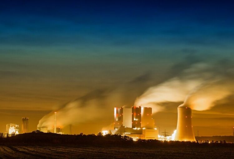 Hesabat: Dünyada reallaşdırılan hər on enerji layihəsindən yeddisi təmiz mənbələrə əsaslanır