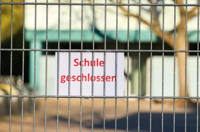 İsveçdə sosial şəbəkələrdəki təhdidlərə görə 20-dən çox məktəb bağlanıb