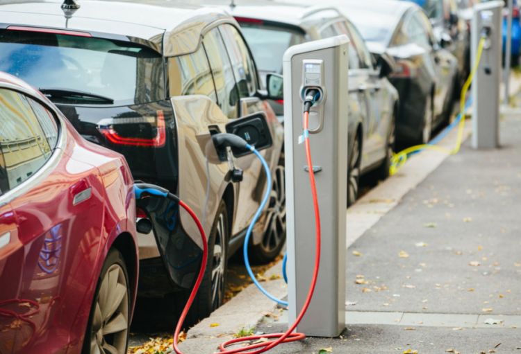 Avropada elektriklə işləyən nəqliyyat vasitələrinin satışları rekord səviyyədə artıb