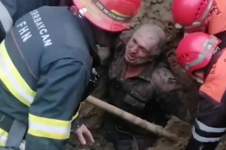 Qobustanda qazıntı işləri zamanı torpaq çöküb, ölən və yaralı var<font color=red> - VİDEO</font>