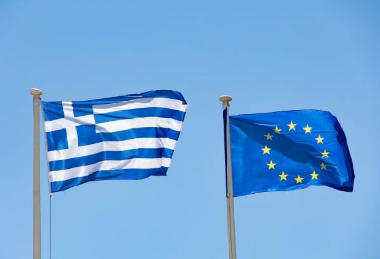Yunanıstan Aİ-də ən böyük borcu olan ölkə statusundan çıxa bilər