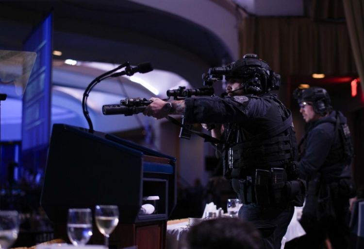 ABŞ-də şam yeməyində atışma törədən şəxsin kimliyi məlum olub