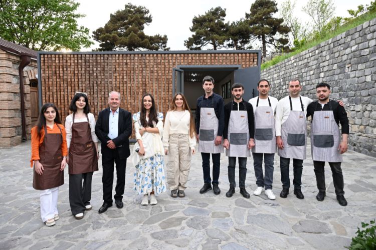 Leyla Əliyeva və Arzu Əliyeva Şəkidə tarixi-memarlıq abidələrinin bərpadan sonra açılışında iştirak ediblər<font color=red> - FOTOLAR</font>