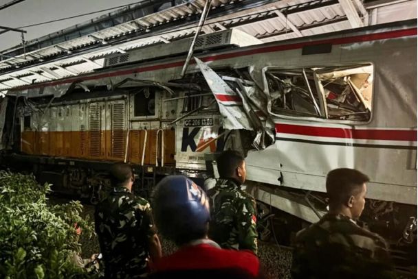 İndoneziyada iki qatar toqquşub: 14 nəfər ölüb, onlarla insan xəsarət alıb