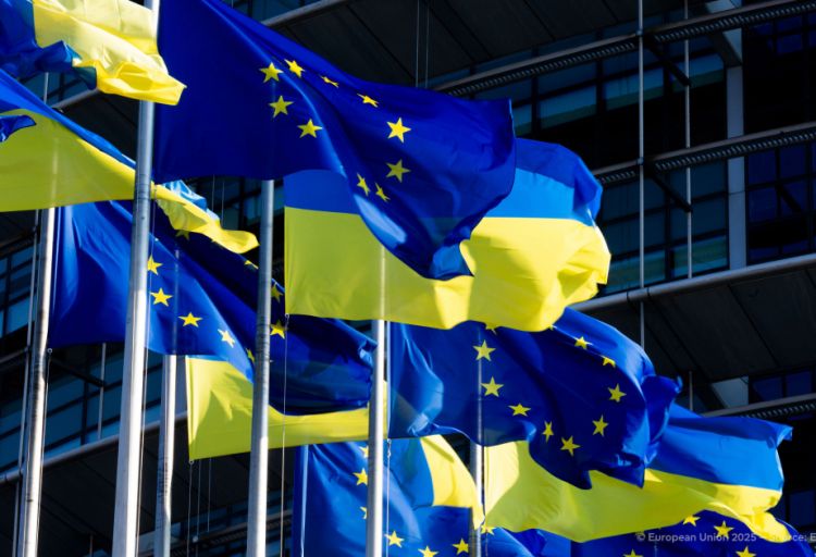 Ukraynaya kredit ayrıldıqdan sonra rəsmi Kiyev təzyiqlərlə üzləşir