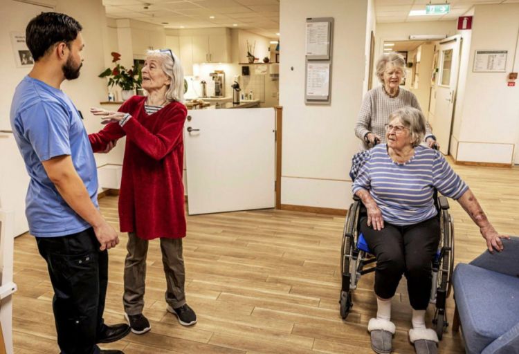 İsveçdə ahıllara qulluq miqrantlardan asılıdır