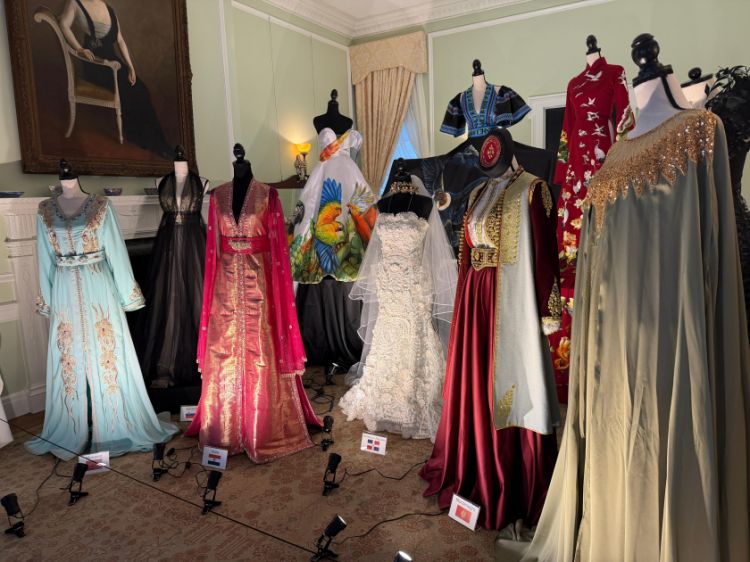 ABŞ-də keçirilən sərgidə Azərbaycana məxsus milli kişi geyimi nümayiş olunub<font color=red> - FOTOLAR</font>