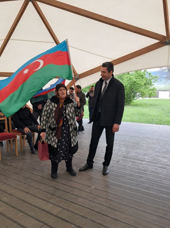 Ağdərənin Aşağı Oratağ kəndinə köçən 6 ailəyə mənzillərinin açarları təqdim olunub<font color=red> - FOTOLAR</font>