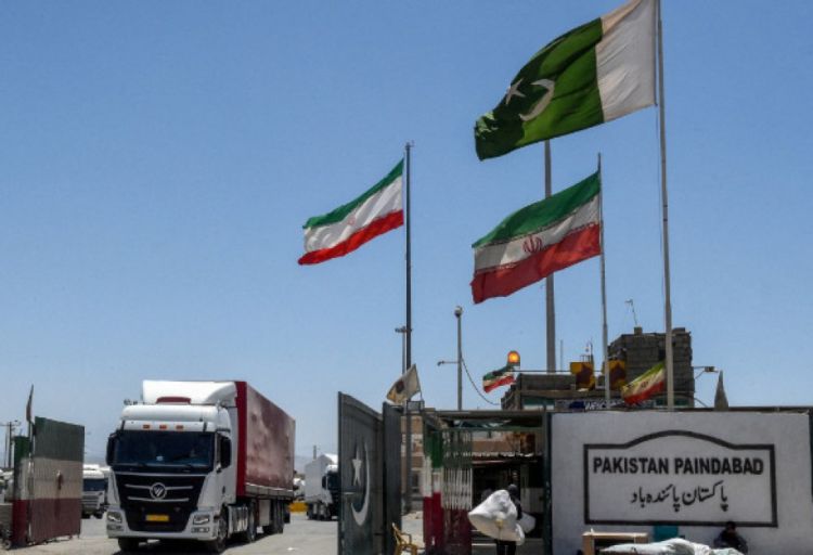 Pakistan İrana malların daşınmasını asanlaşdırmaq üçün bir neçə quru yol açıb